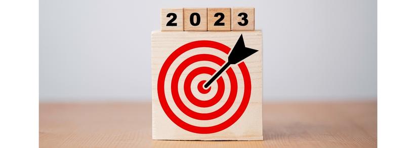 Wood blocks with 2023 on them and a block below with a bullseye representing marketing strategies for 2023